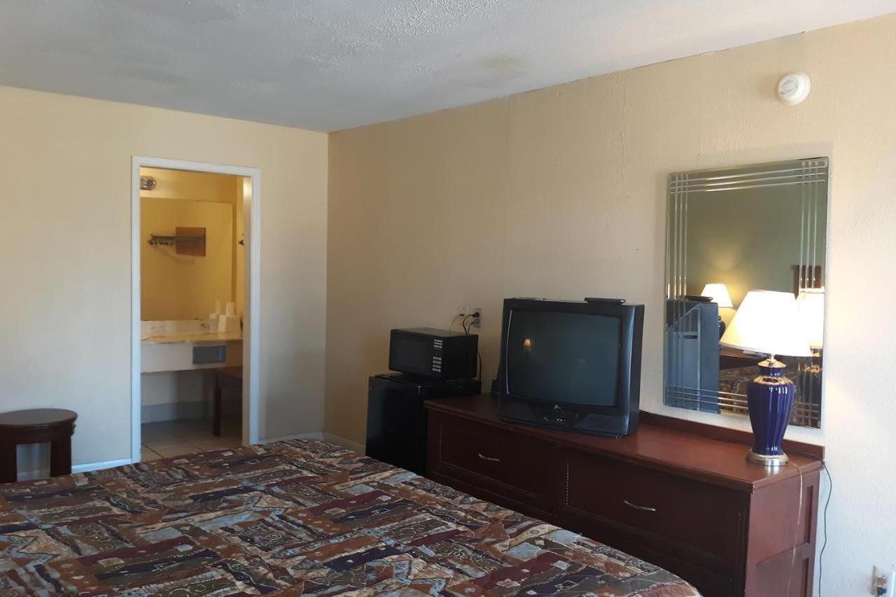 Rest Inn - Extended Stay, I-40 Airport, Wedding & Event Center Αμαρίλο Εξωτερικό φωτογραφία
