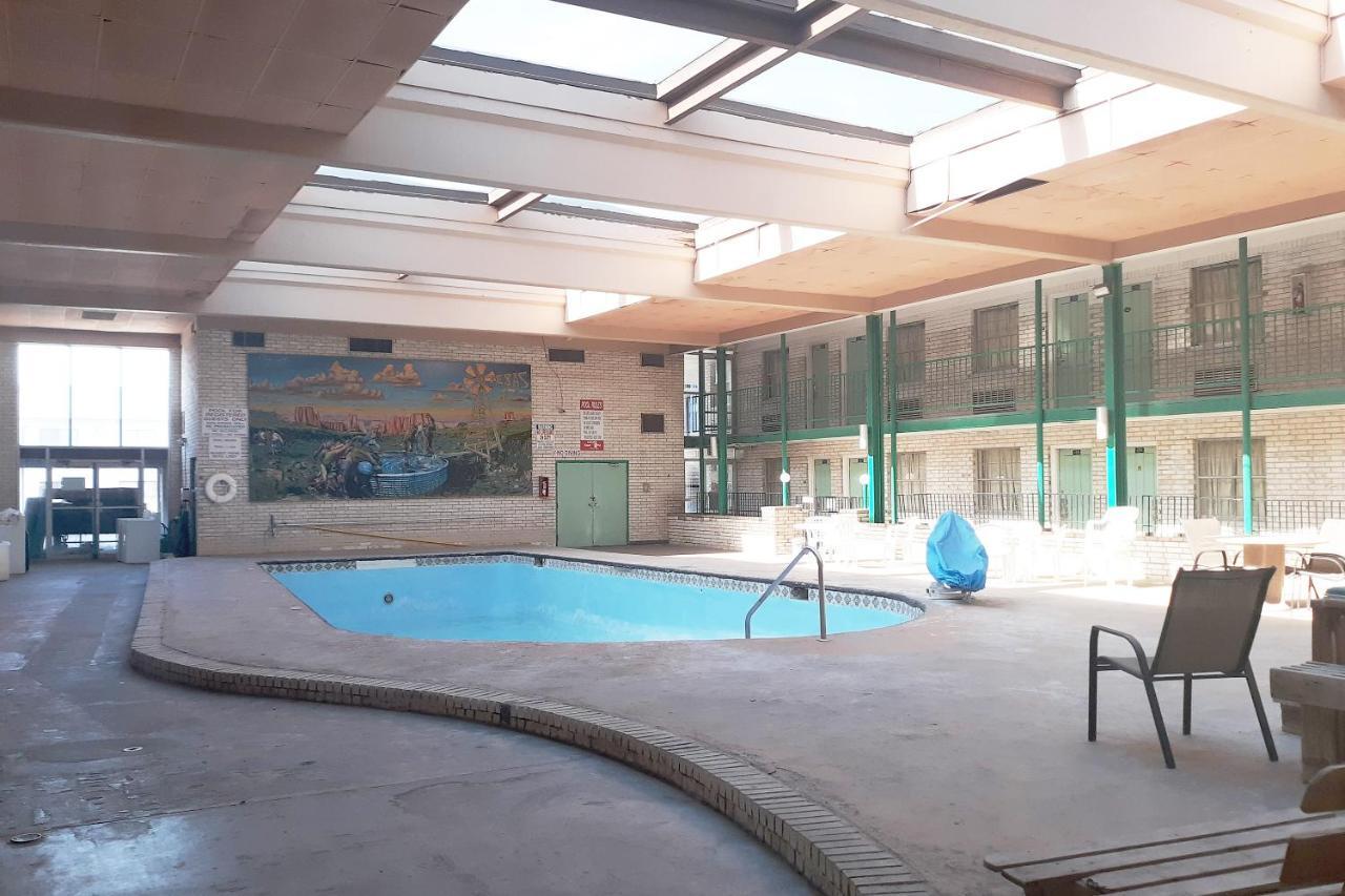 Rest Inn - Extended Stay, I-40 Airport, Wedding & Event Center Αμαρίλο Εξωτερικό φωτογραφία