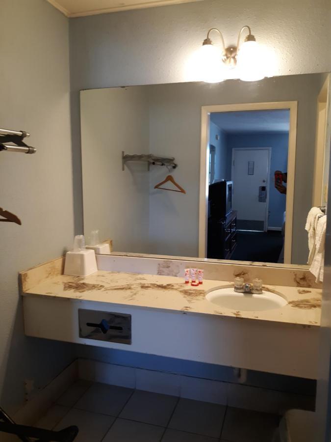 Rest Inn - Extended Stay, I-40 Airport, Wedding & Event Center Αμαρίλο Εξωτερικό φωτογραφία