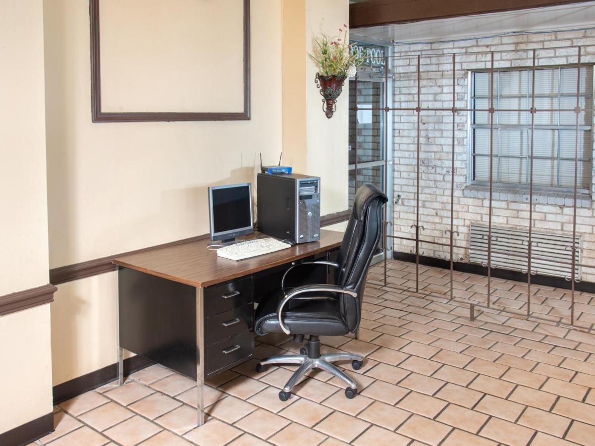 Rest Inn - Extended Stay, I-40 Airport, Wedding & Event Center Αμαρίλο Εξωτερικό φωτογραφία